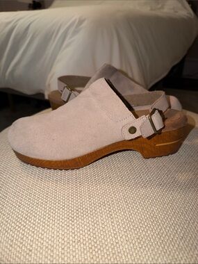 White Mountain Taupe Suede Slingback Clog